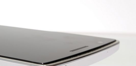 OnePlus מיני מופיע עם מצלמה אחורית כפולה וסורק אצבע